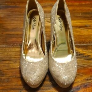 Bella Marie Round Toe Gold Glitter Pumps Sz 10